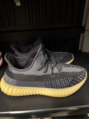 Adidas Yeezy Boost 350 V2 'Carbon' women’s 6